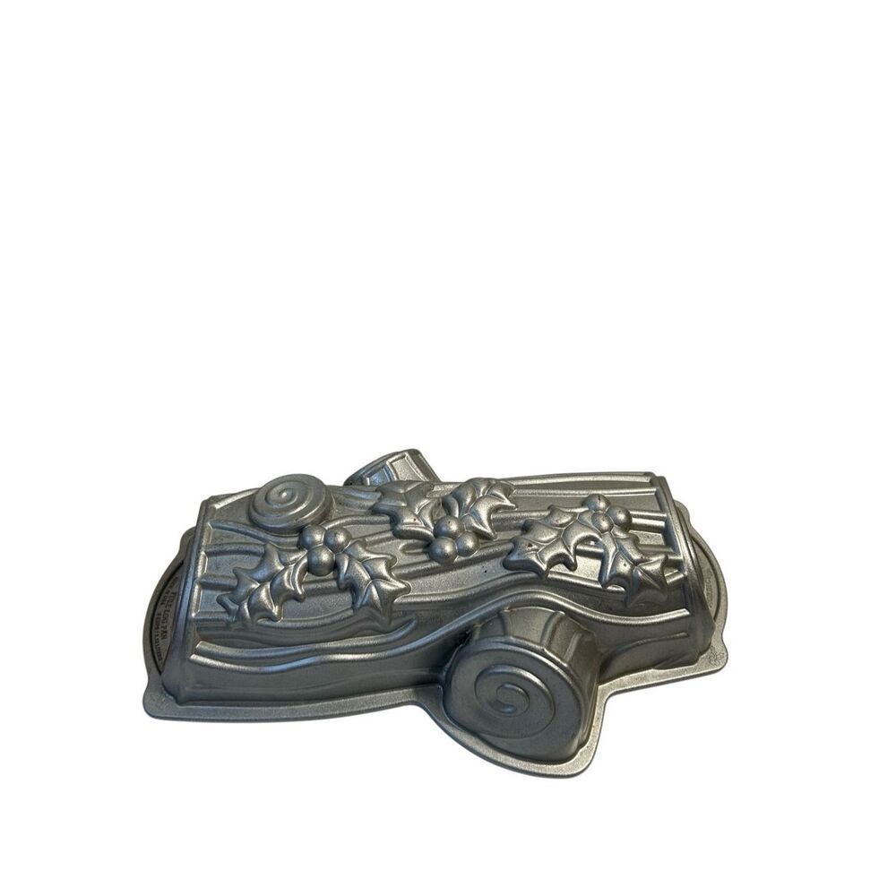 Nordic Ware Yule log pan mold‎ 9 cups.